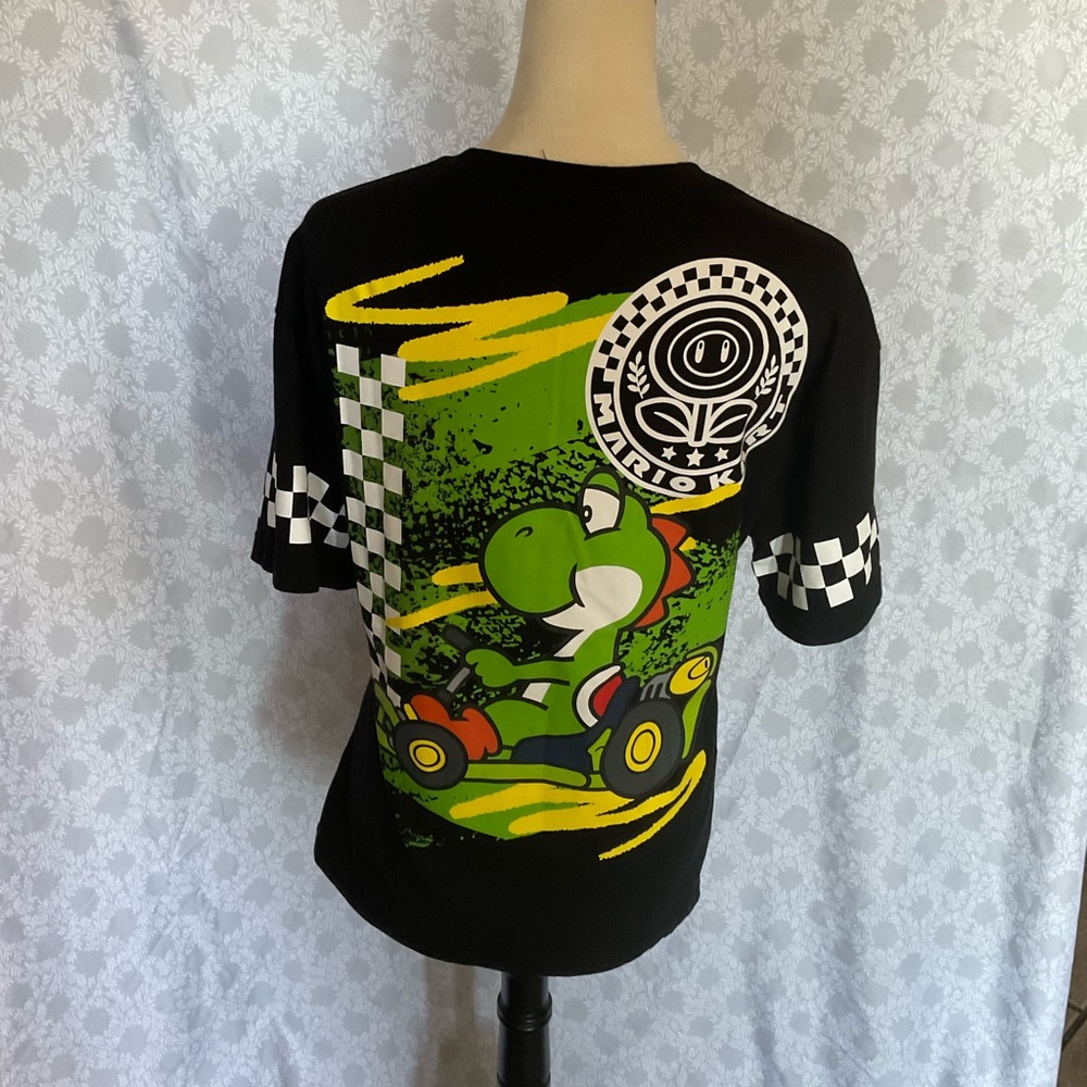 Yoshi Mario Kart Graphic T-Shirt - Picture 3 of 5
